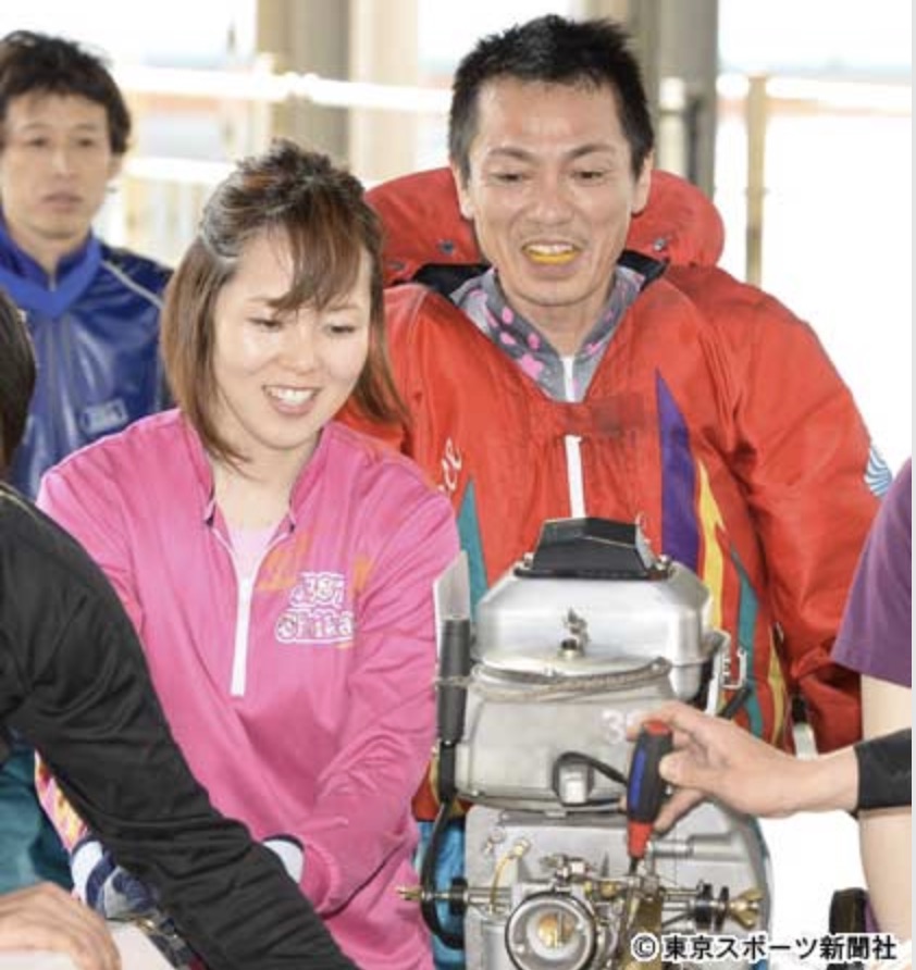 競艇ボートレーサーの福田雅一選手と平山智加選手夫婦の写真